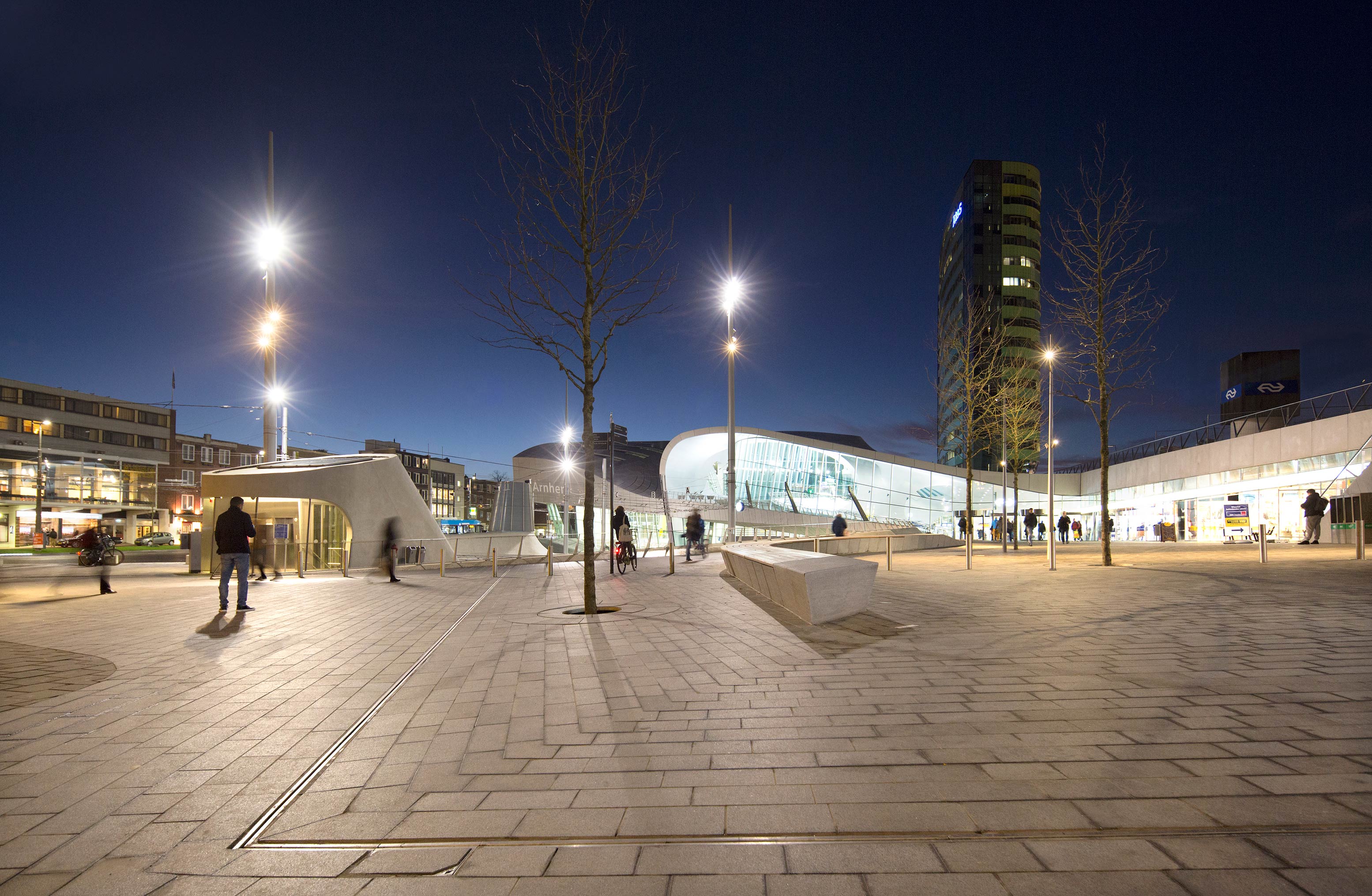 BUREAU B+B, Stationsplein Arnhem Centraal - Fotografie Frank Hanswijk